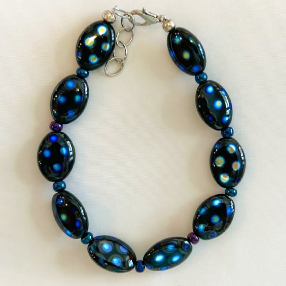 Black Spotted Czech Glass Bead Bracelet - Picture 2 of 3